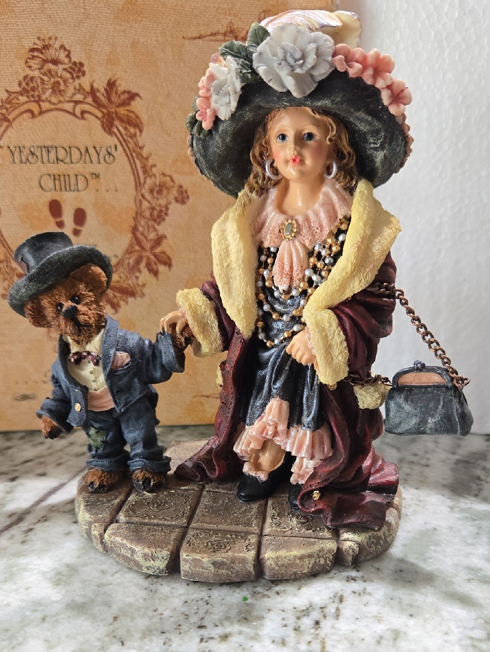 Boyds Bears "Amy and Edmund... Momma's Clothes"